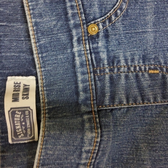 Levi's Signature Women's  Pull On Mid Rise Skinny Jeans Size 12 Misses - Picture 2 of 5